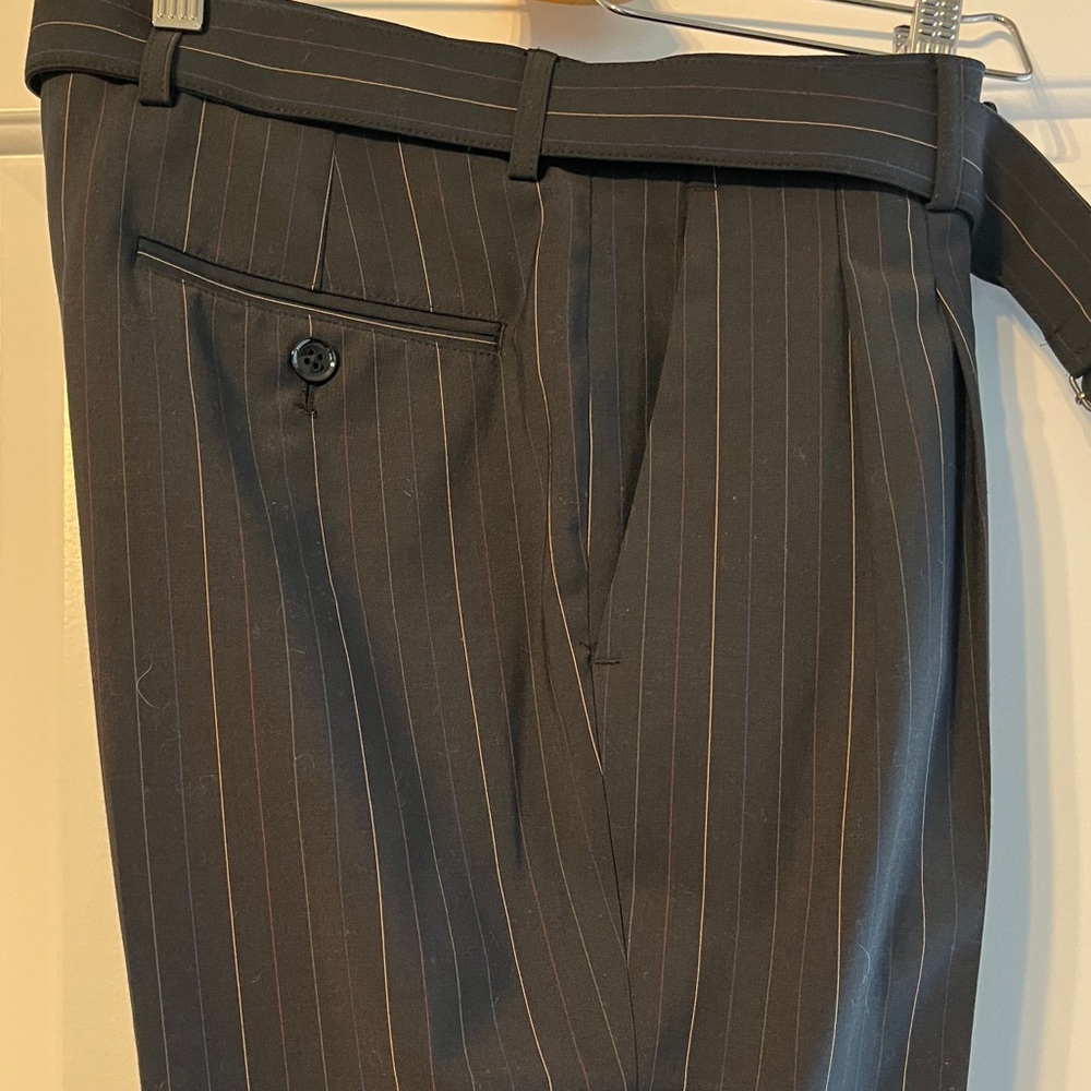Men’s Express Cropped Stripe Pleated Dress Pants